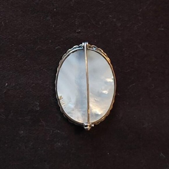 Vintage Sterling Silver Mother of Pearl Inlay Marcasite Butterfly Scene Brooch - Picture 3 of 3